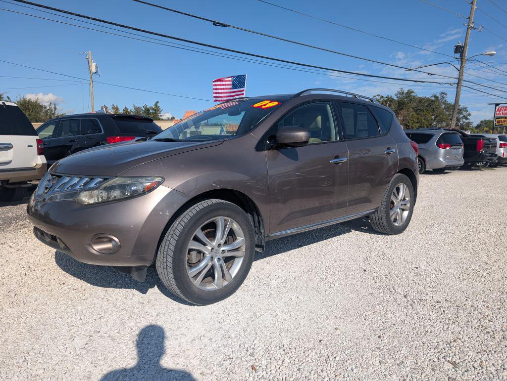 Nissan Murano's photo