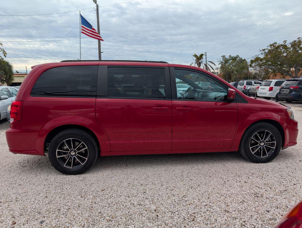 2016 Dodge Grand Caravan R/T photo 4