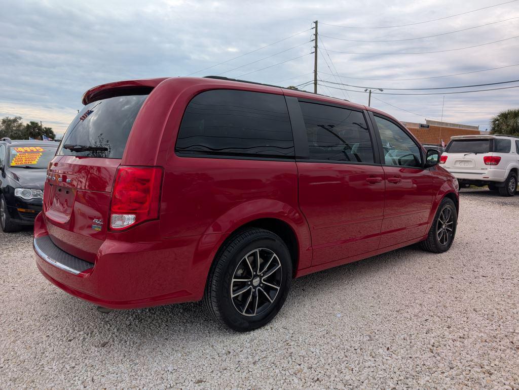 2016 Dodge Grand Caravan R/T photo 5