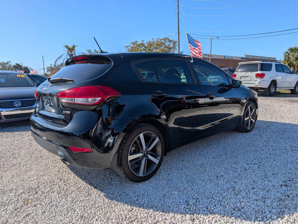 2017 Kia Forte5 LX photo 5