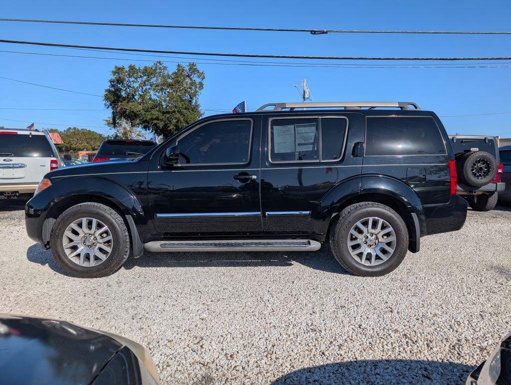 2012 Nissan Pathfinder LE photo 8