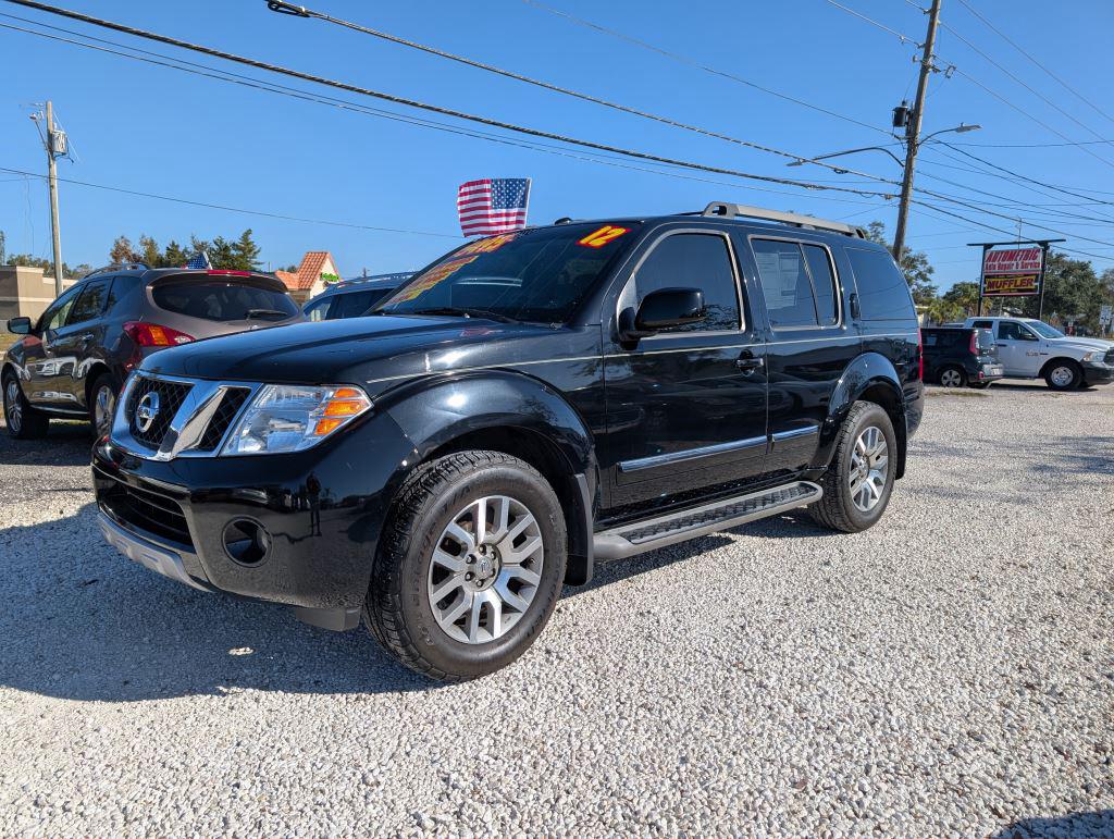 Nissan Pathfinder's photo