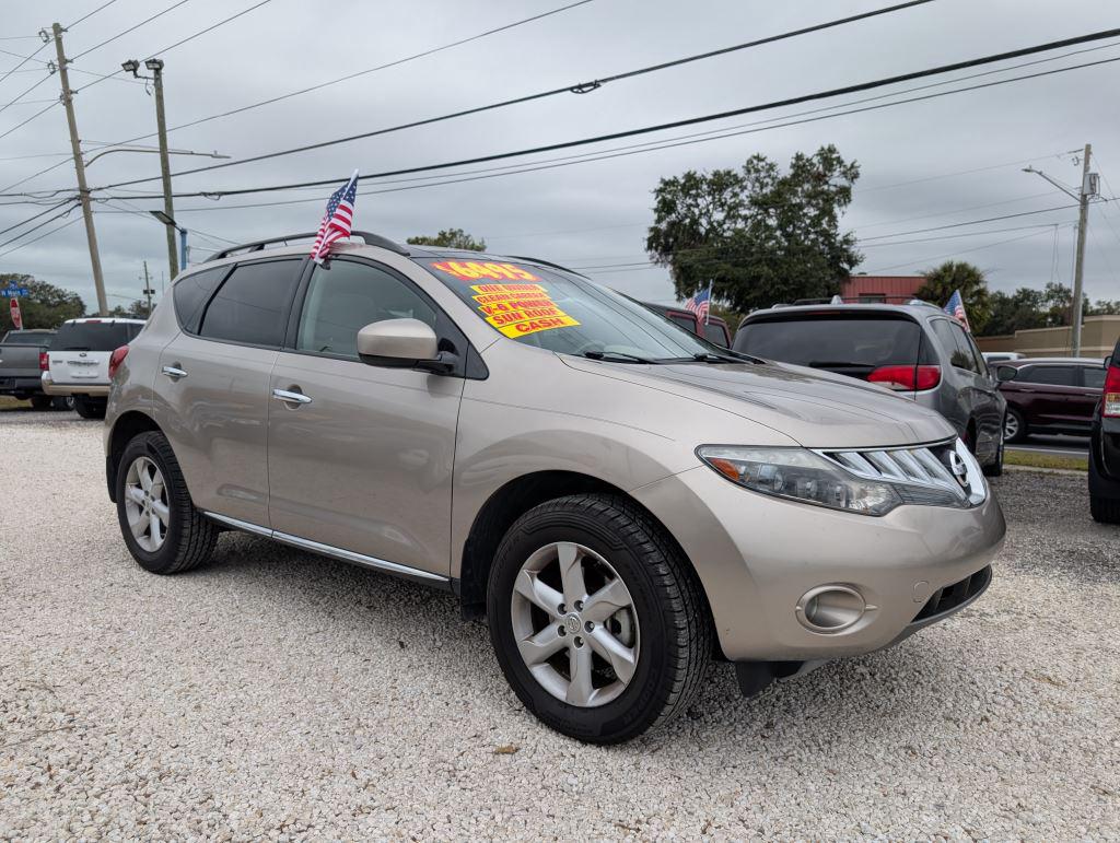 Nissan Murano's photo