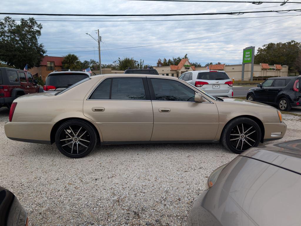 2005 Cadillac DeVille DHS photo 8