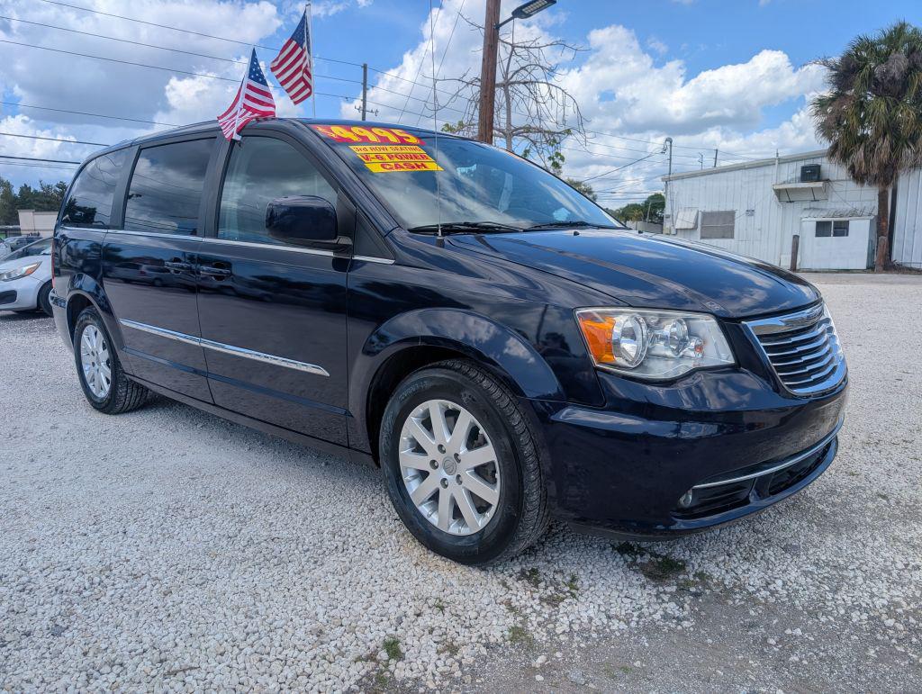 2016 Chrysler Town & Country Touring's photo