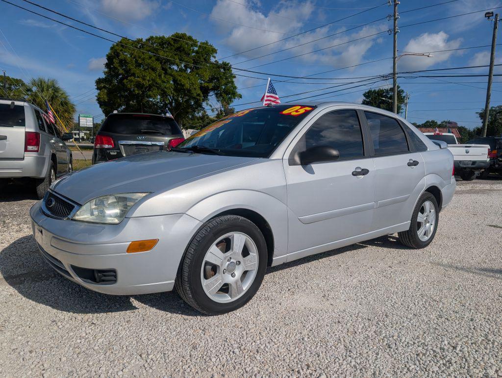 2006 Ford Focus ZX4 SE's photo