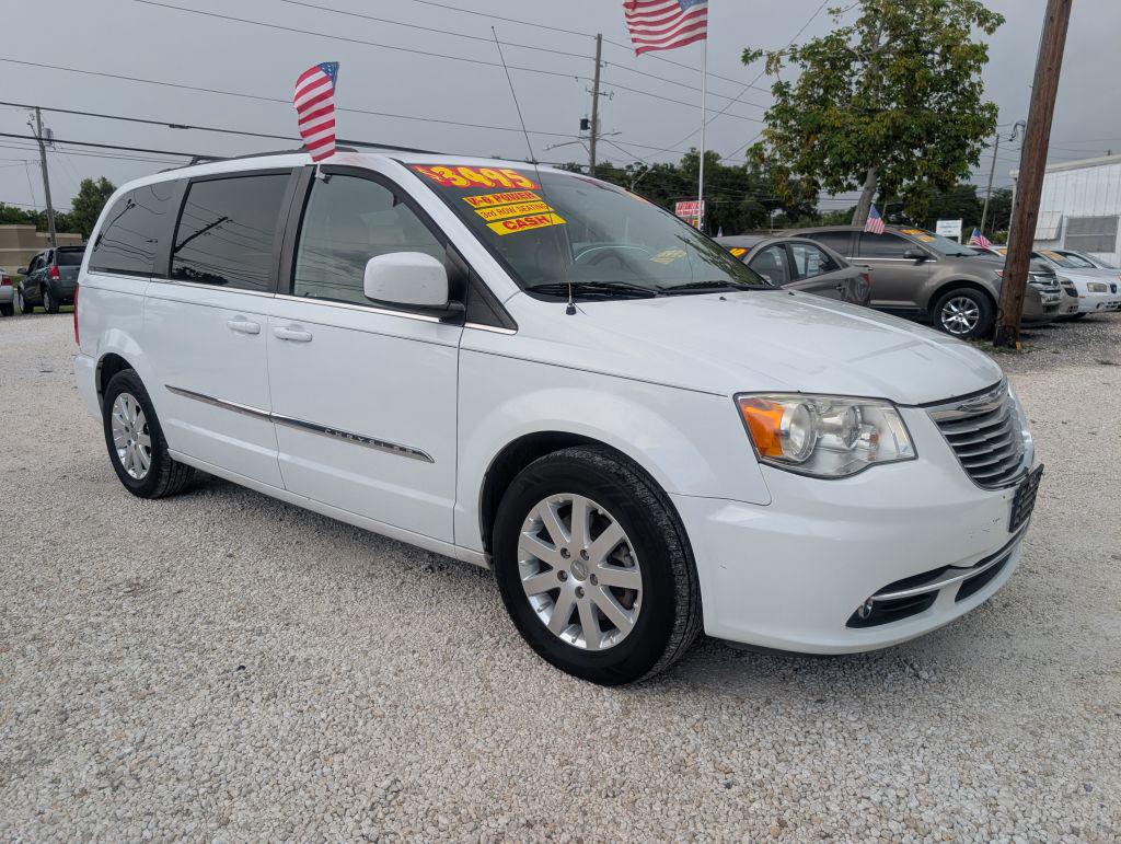 2016 Chrysler Town & Country Touring's photo